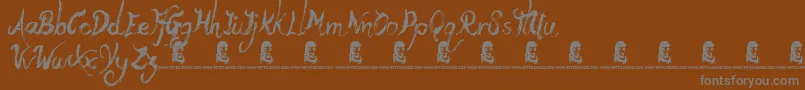 YetiFety-fontti – harmaat kirjasimet ruskealla taustalla