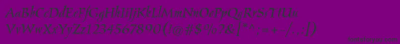 フォントPelican – 紫の背景に黒い文字