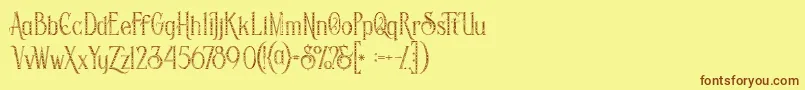 Savanainlinegridgrunge-Schriftart – Braune Schriften auf gelbem Hintergrund
