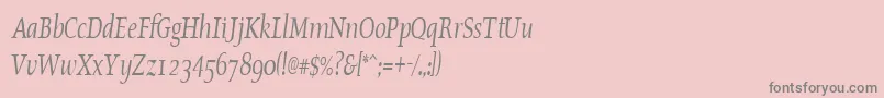 OldstylecondensedItalic-fontti – harmaat kirjasimet vaaleanpunaisella taustalla