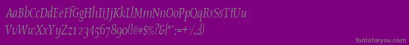 OldstylecondensedItalic-fontti – harmaat kirjasimet violetilla taustalla