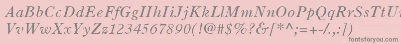 OldStyle7LtItalic-fontti – harmaat kirjasimet vaaleanpunaisella taustalla