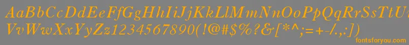 フォントOldStyle7LtItalic – オレンジの文字は灰色の背景にあります。