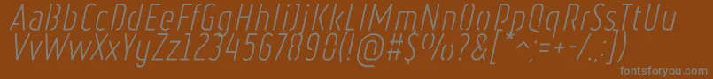 RulerStencilLightItalic-fontti – harmaat kirjasimet ruskealla taustalla