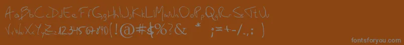 MauroGrossi-Schriftart – Graue Schriften auf braunem Hintergrund
