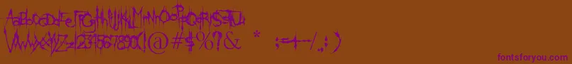 Więcej informacji o czcionce KlingeDeathBrush Czcionka KlingeDeathBrush – fioletowe czcionki na brązowym tle