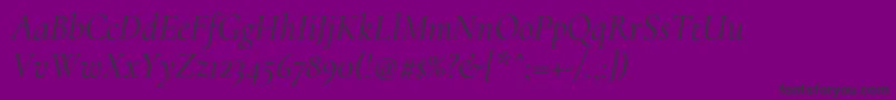 CormorantRegularitalic-Schriftart – Schwarze Schriften auf violettem Hintergrund