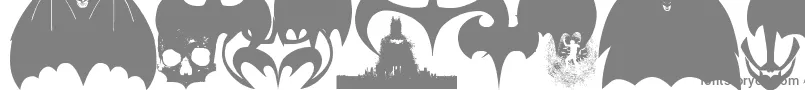 BatmanEvolutionLogoFontG-Schriftart – Graue Schriften auf weißem Hintergrund