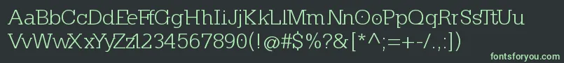 KleinslabserifLight-fontti – vihreät fontit mustalla taustalla