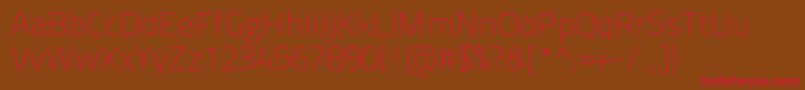 フォントTitilliumtext22l1wt – 赤い文字が茶色の背景にあります。