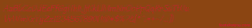 フォントCzaristite Oblique – 赤い文字が茶色の背景にあります。