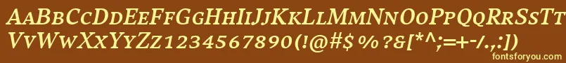 CompatilExquisitLtComBoldItalicSmallCaps-fontti – keltaiset fontit ruskealla taustalla