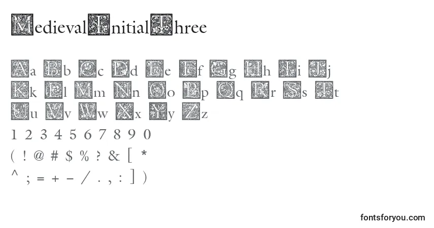 Schriftart MedievalInitialThree – Alphabet, Zahlen, spezielle Symbole