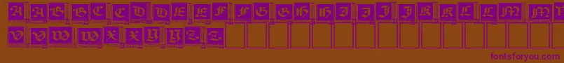 WoodcutCapitals-Schriftart – Violette Schriften auf braunem Hintergrund