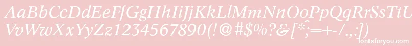 C790RomanItalic-fontti – valkoiset fontit vaaleanpunaisella taustalla