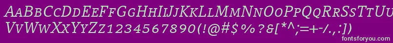 フォントCompatilLetterLtComItalicSmallCaps – 紫の背景に緑のフォント